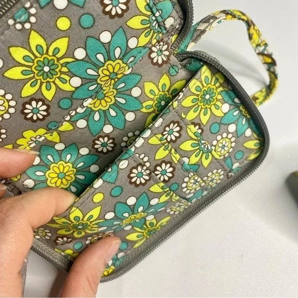 Vera Bradley All in One Wristlet Lemon Parfait Retired Print - Picture 6 of 9